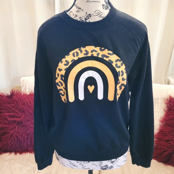 Womans crewneck sweatshirt. Size medium. - Picture 1 of 3